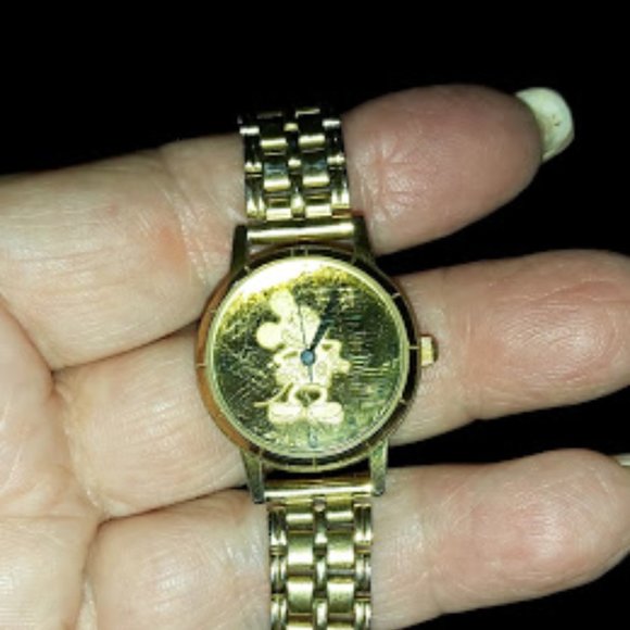 MICKEY MOUSE WATCH - Picture 1 of 3